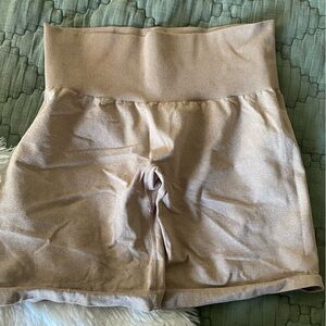 Nvgtn Pro Shorts Beige